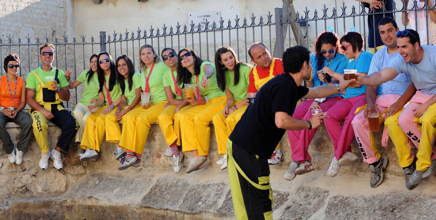 Wamba. Las peñas ponene en el colorido en las fiestas.