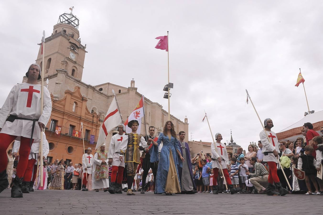 Recreación de la entrada en Medina de la reina (niña) Isabel la Católica y su hermano Alfonso