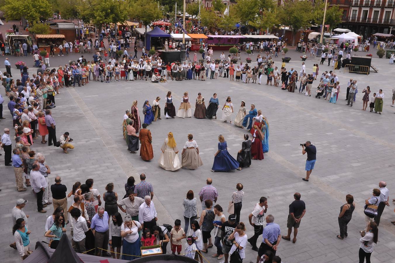 Recreación de la entrada en Medina de la reina (niña) Isabel la Católica y su hermano Alfonso