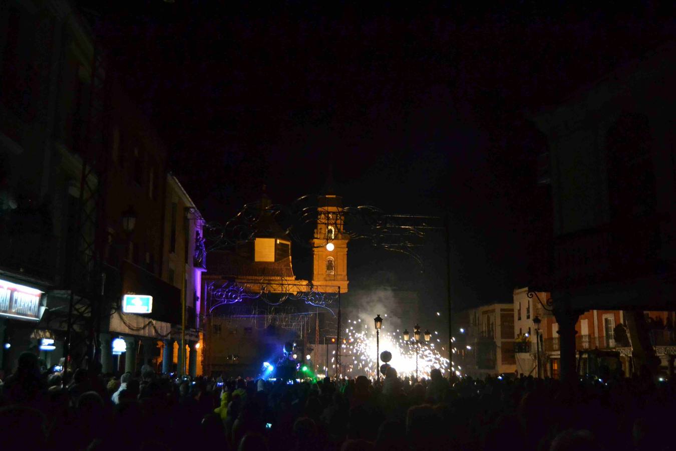 Pasacalles de fuego del día final de las fiestas de Peñaranda de Bracamonte