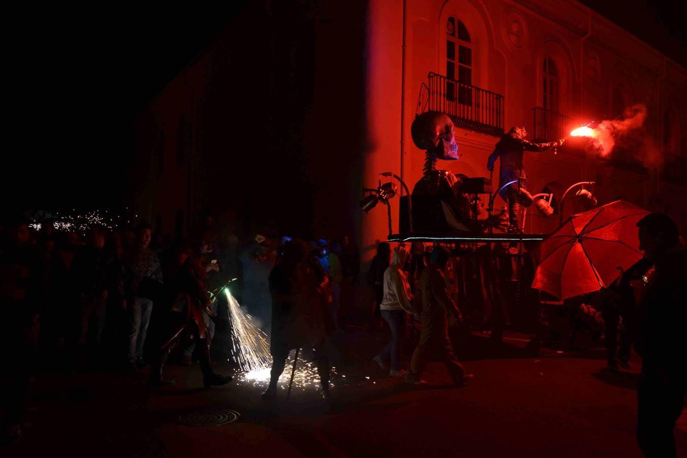 Pasacalles de fuego del día final de las fiestas de Peñaranda de Bracamonte