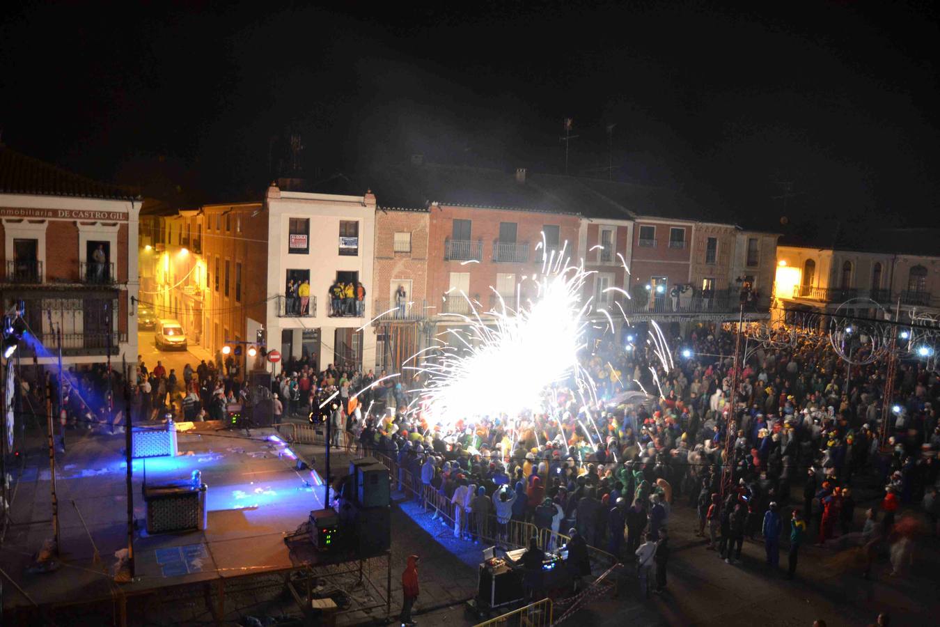 Pasacalles de fuego del día final de las fiestas de Peñaranda de Bracamonte