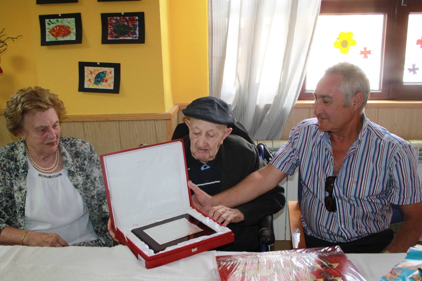Baltanás rinde un homenaje a Luis Iglesias al cumplir cien años