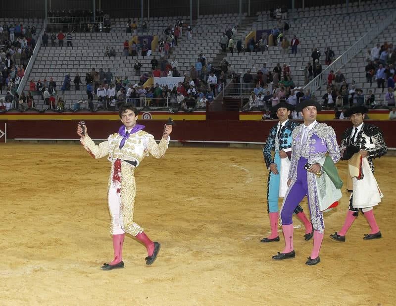 Padilla, El Fandi y Juan del Álamo en la segunda corrida de la feria de Palencia (1/2)