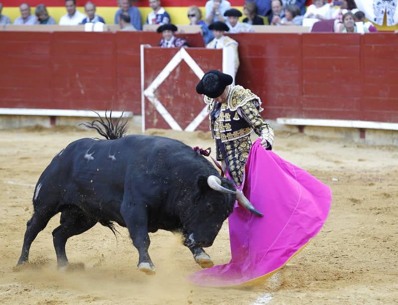 Padilla, El Fandi y Juan del Álamo en la segunda corrida de la feria de Palencia (2/2)