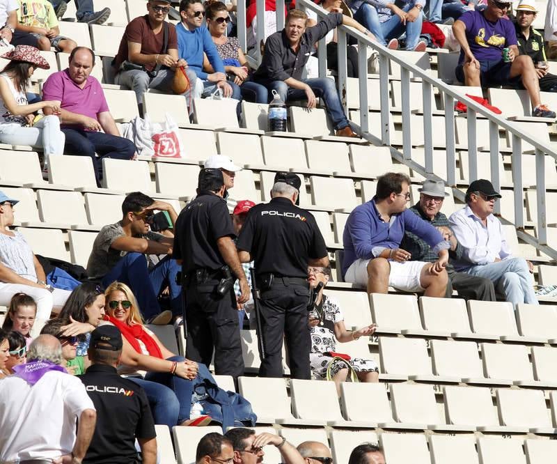 Enrique Ponce, Miguel Ángel Perera y Alejandro Talavante en la tercera corrida de la feria de Palencia (1/2)