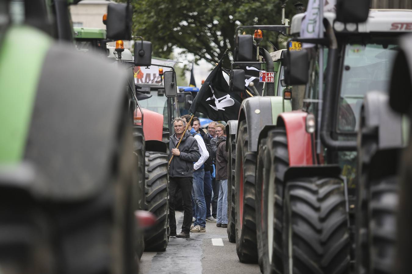 Miles de agricultores protestan en Bruselas contra la crisis del sector lácteo