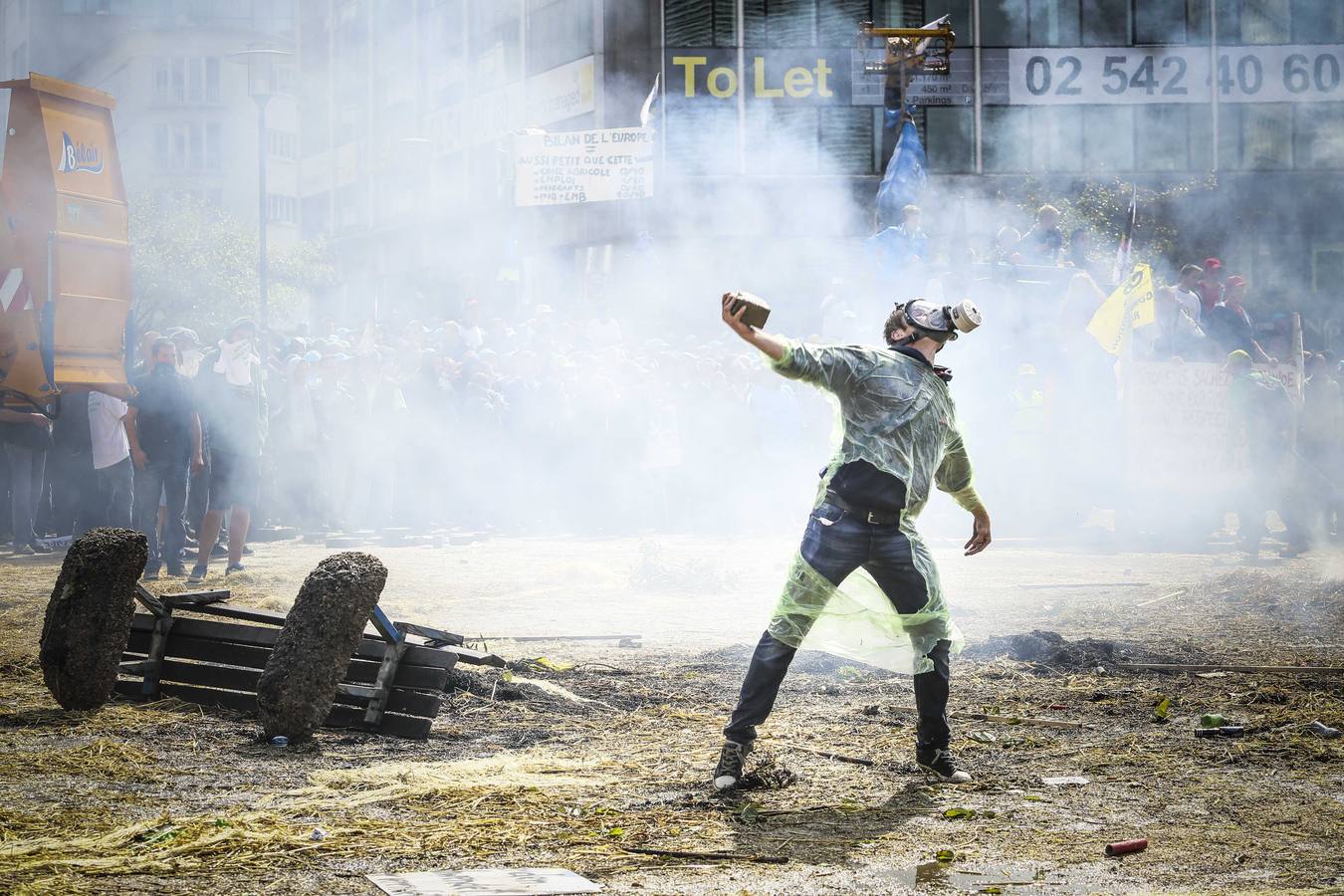 Miles de agricultores protestan en Bruselas contra la crisis del sector lácteo