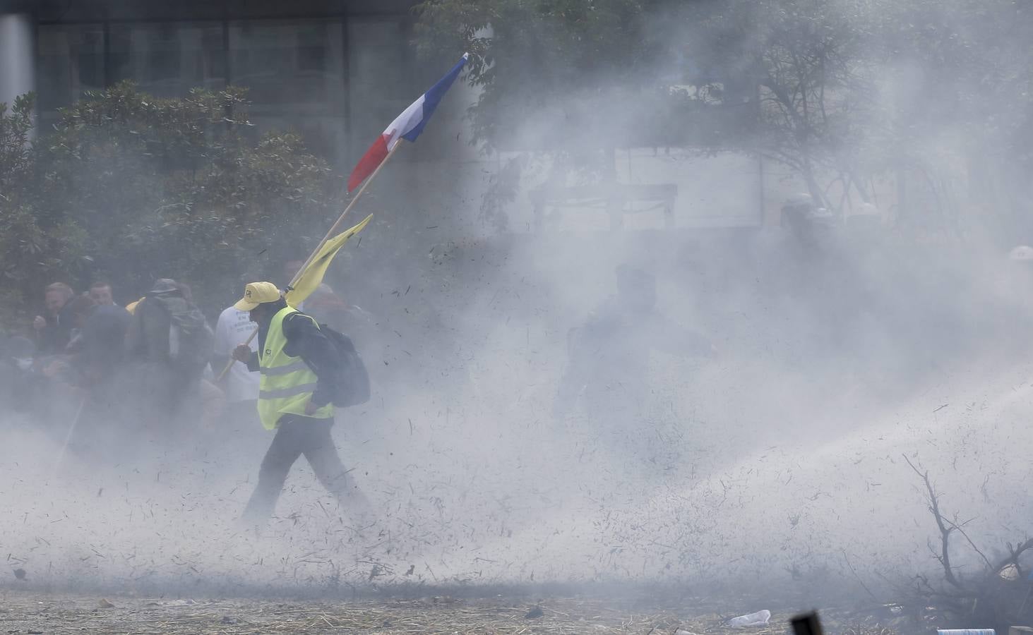 Miles de agricultores protestan en Bruselas contra la crisis del sector lácteo