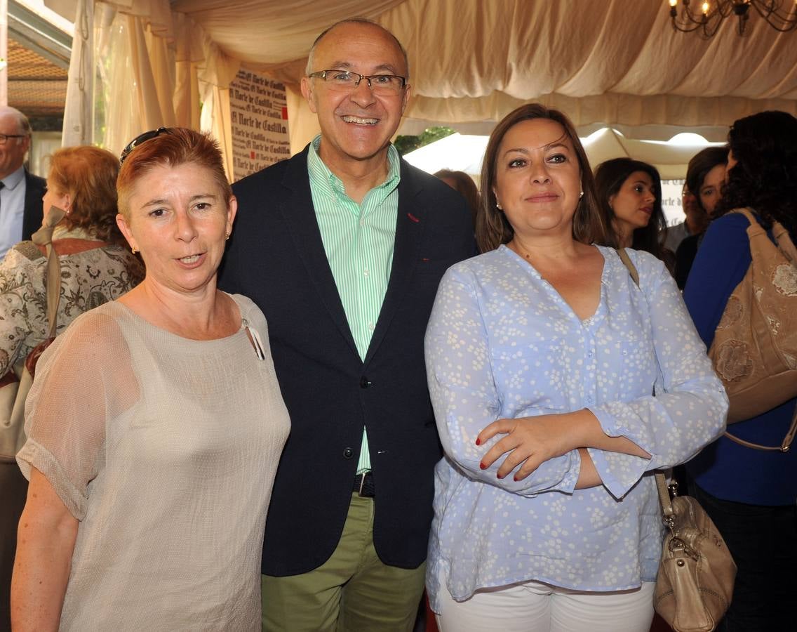 Carmen Diez, jefa de Edición de El Norte; el presidente del PP de Valladolid, Ramiro Ruiz Medrano y Mar Domínguez, jefa de la sección de Local del diario.