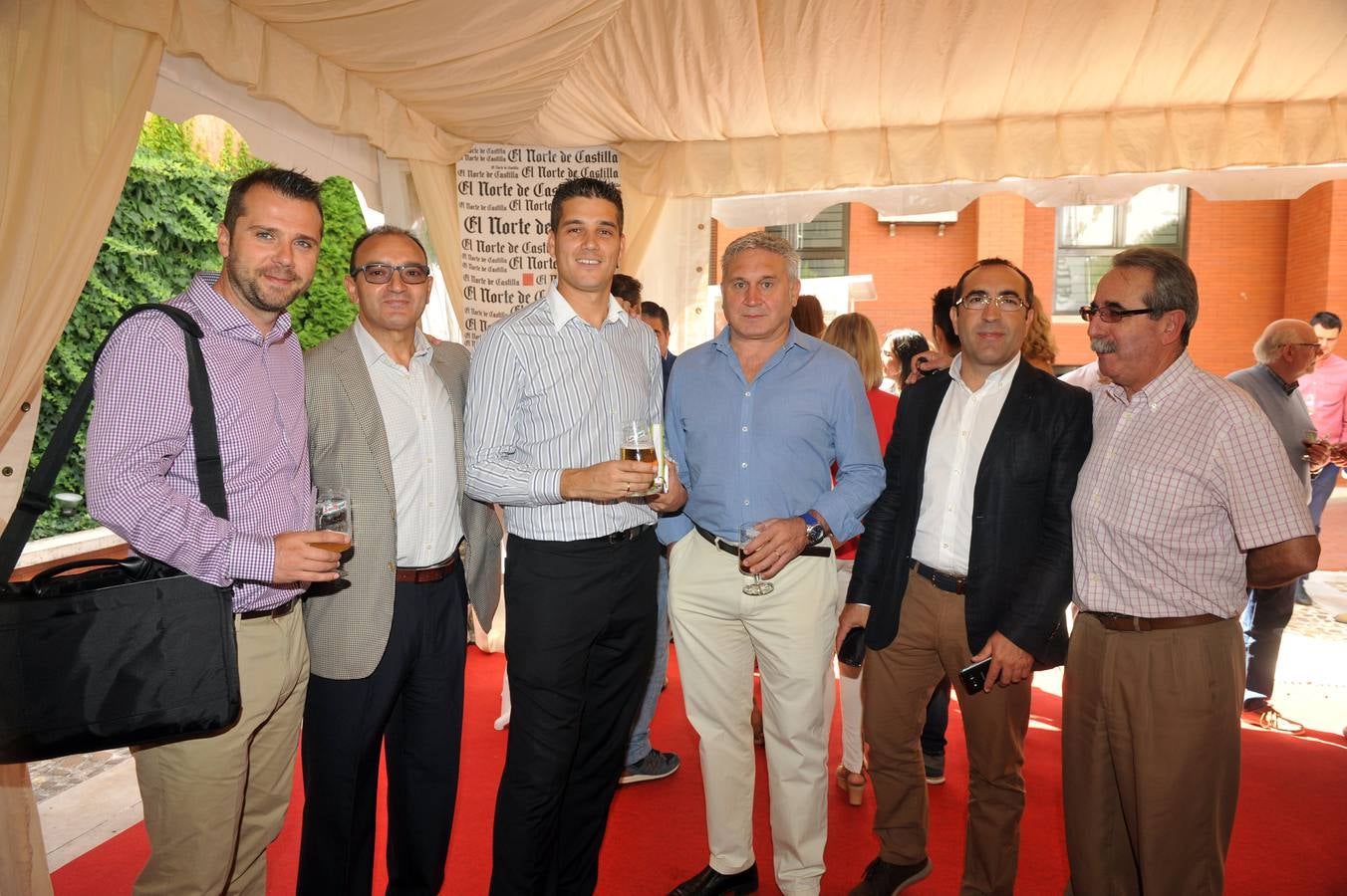 Los empleados de Mahou-San Miguel Hugo San José, Francisco Pastor, Álvaro Barón, Miguel Ángel de la Fuente, Manuel Bayón y José Antonio Corvacho.