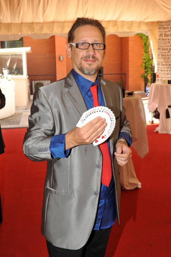 El mago Manuel Cuesta, enviado por Coca-Cola para amenizar el aperitivo.