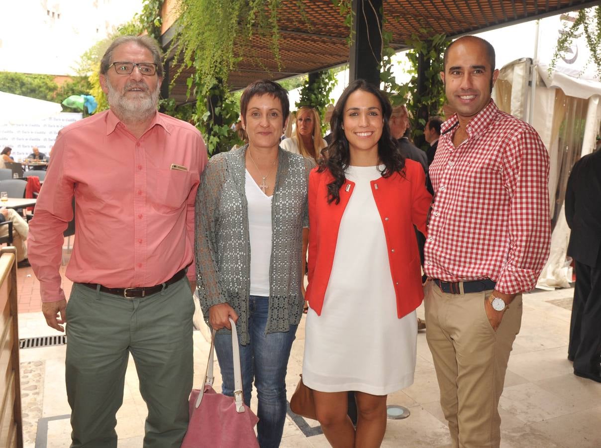 Julio Herrero, Anabel Pérez y Raquel Pajares, los tres de Aspaym, con Víctor López, de Paralcampo.