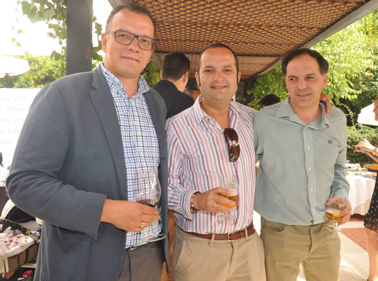 Miguel Romón y Andrés Anaya, de Prevenges, con Julio Baruque, de El Norte de Castilla.