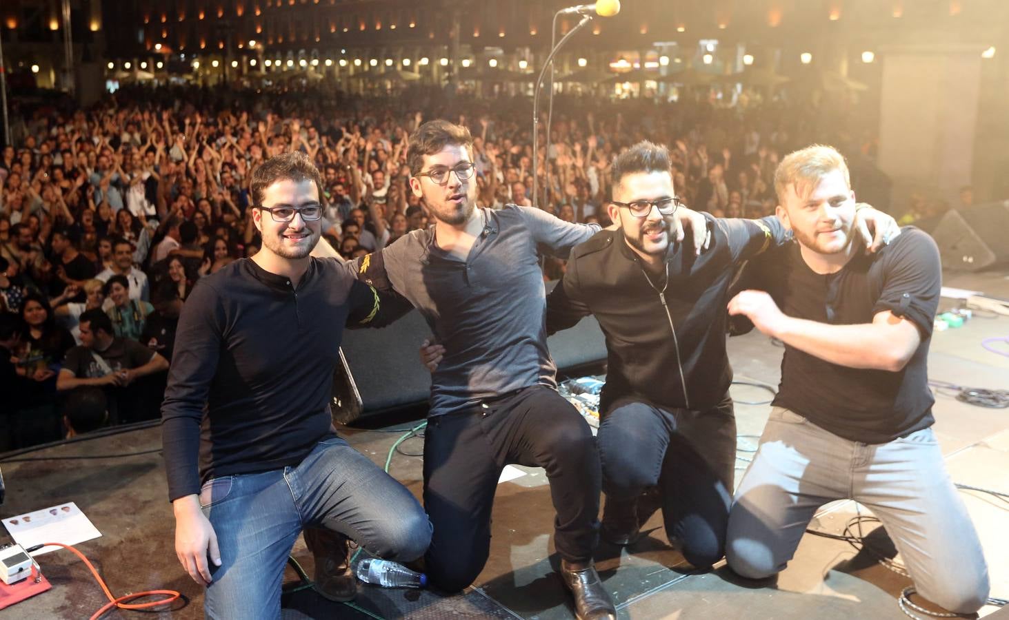 Concierto de Burning y el grupo Fito Robles en la Plaza Mayor de Valladolid