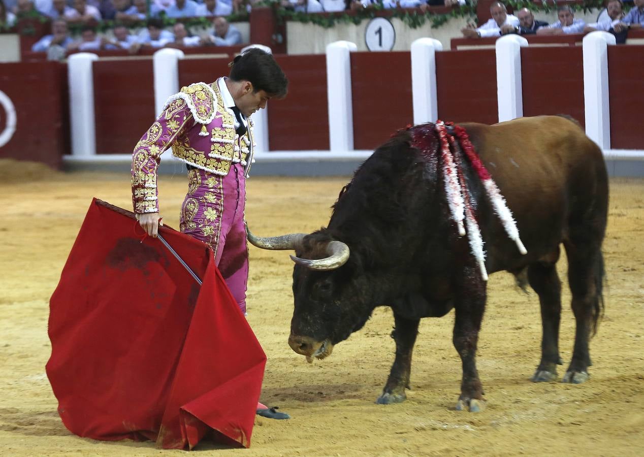 El Juli y José Garrido comparten salida en hombros en la segunda corrida de la feria de la Virgen de San Lorenzo de Valladolid