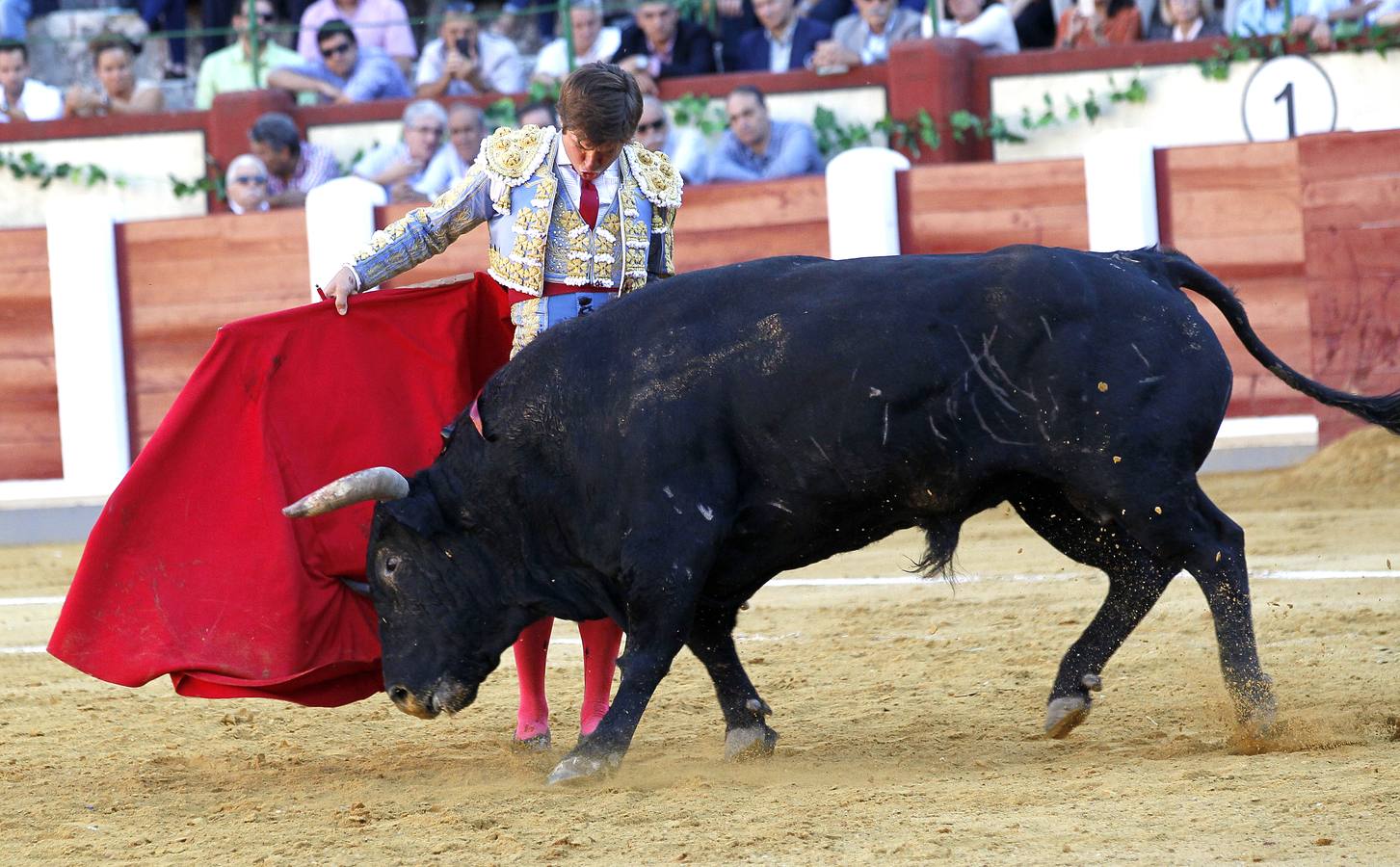 El Juli y José Garrido comparten salida en hombros en la segunda corrida de la feria de la Virgen de San Lorenzo de Valladolid