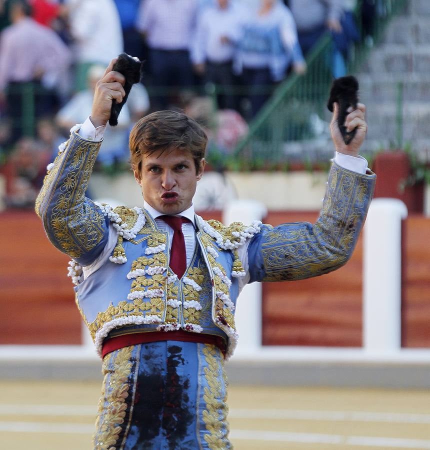 El Juli y José Garrido comparten salida en hombros en la segunda corrida de la feria de la Virgen de San Lorenzo de Valladolid