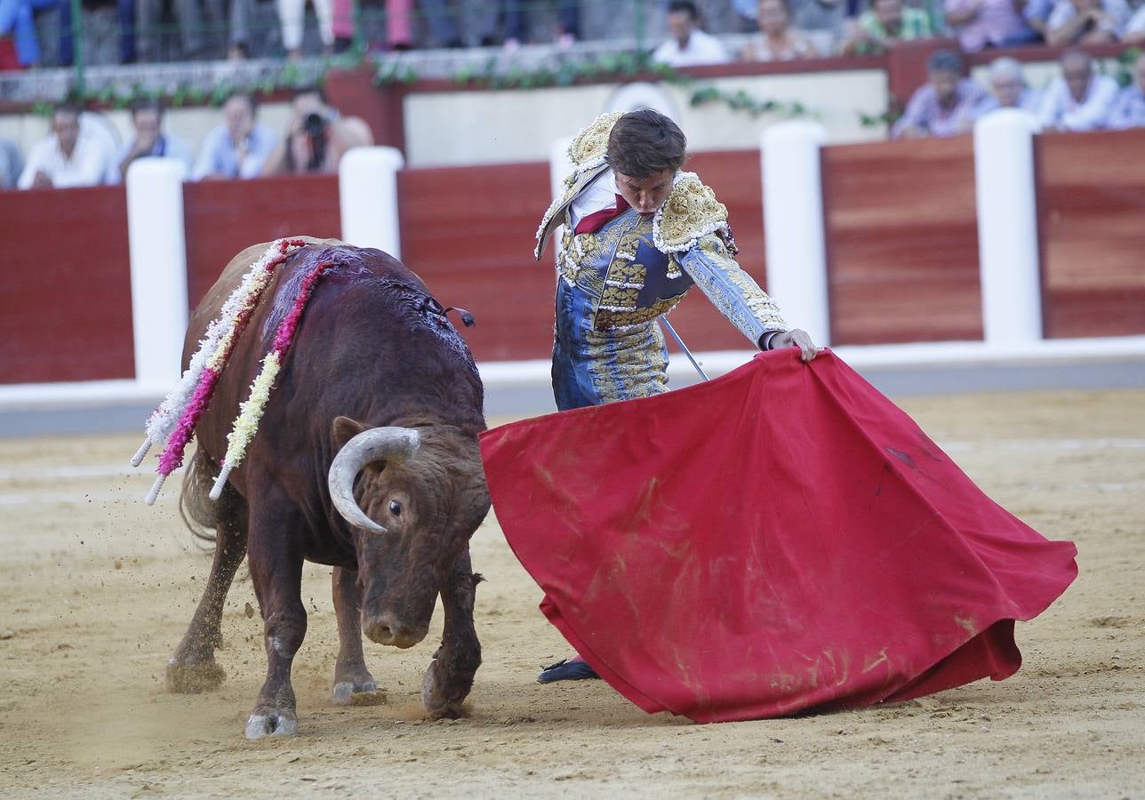 El Juli y José Garrido comparten salida en hombros en la segunda corrida de la feria de la Virgen de San Lorenzo de Valladolid