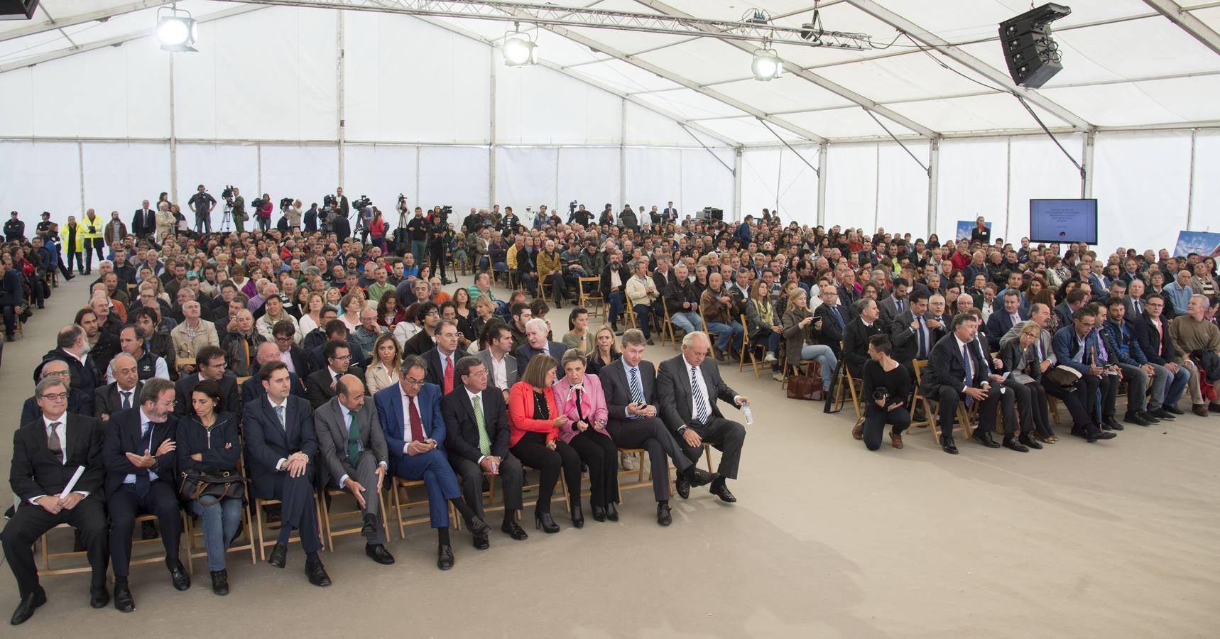 Acto de colocación de la primera piedra de la nueva fábrica de Campofrío en Burgos