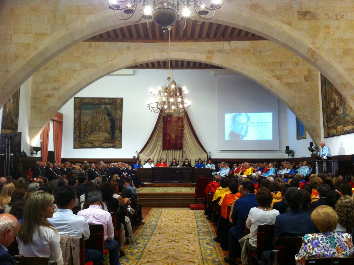 Mario Vargas Llosa es investido doctor Honoris Causa por la Universidad de Salamanca