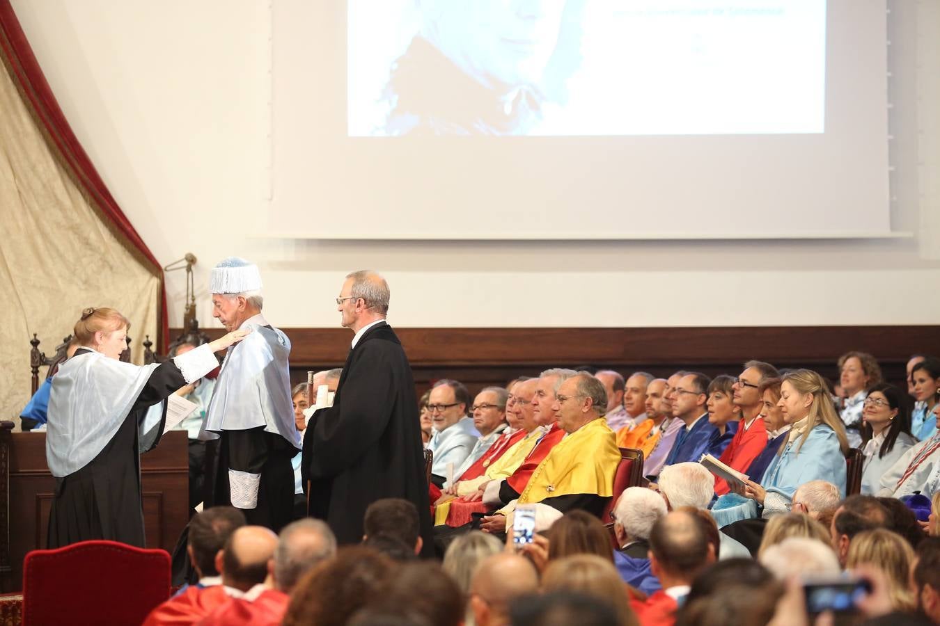 Mario Vargas Llosa es investido doctor Honoris Causa por la Universidad de Salamanca