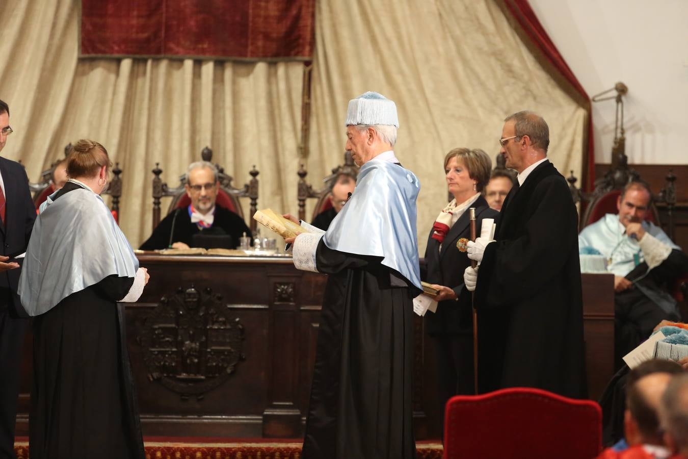 Mario Vargas Llosa es investido doctor Honoris Causa por la Universidad de Salamanca