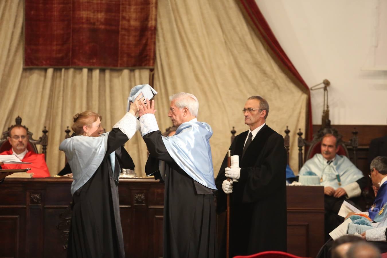 Mario Vargas Llosa es investido doctor Honoris Causa por la Universidad de Salamanca