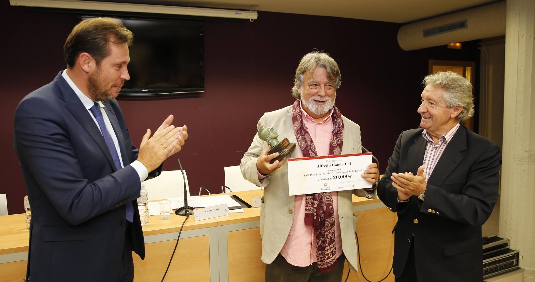 Alfredo Conde recibe el Premio Ateneo de Novela Ciudad de Valladolid por &#039;El beato&#039;