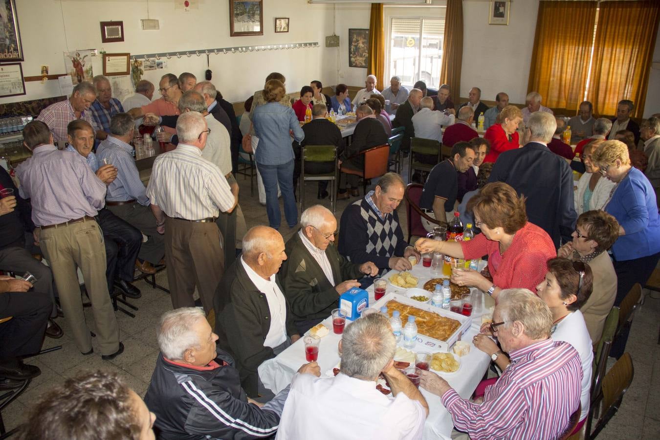 Homenaje de Peñaflor de Hornija y Torrelobatón a su párroco