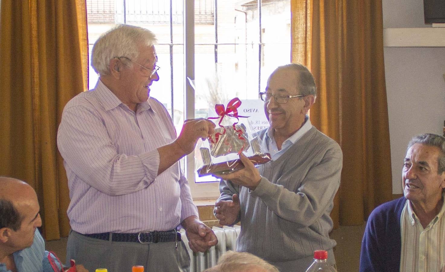 Homenaje de Peñaflor de Hornija y Torrelobatón a su párroco