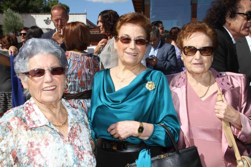 Tomasa, Guadalupe y Aurora Pérez Pascuas, hermanas de los anfitriones.