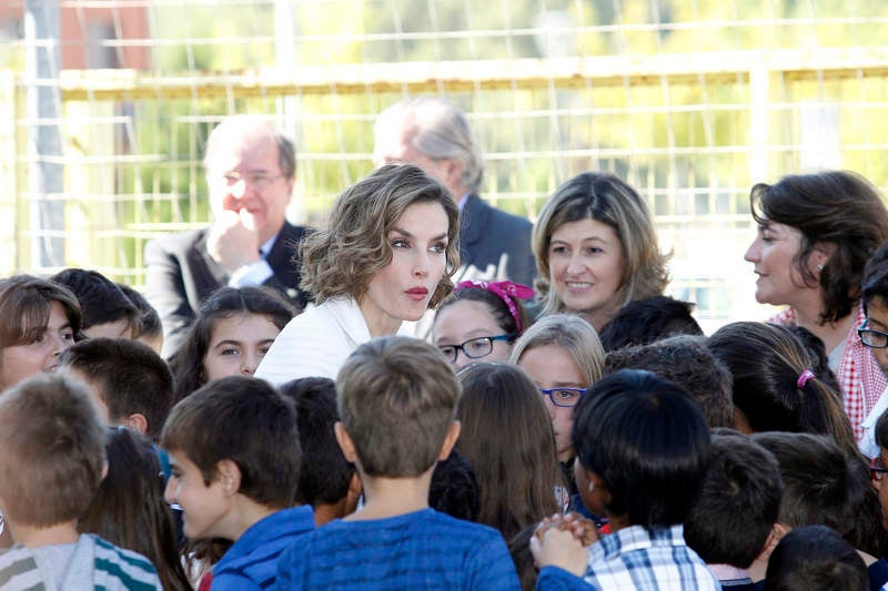 La reina Letizia inaugura el curso escolar en el colegio público Marqués de Santillana de Palencia (1/2)