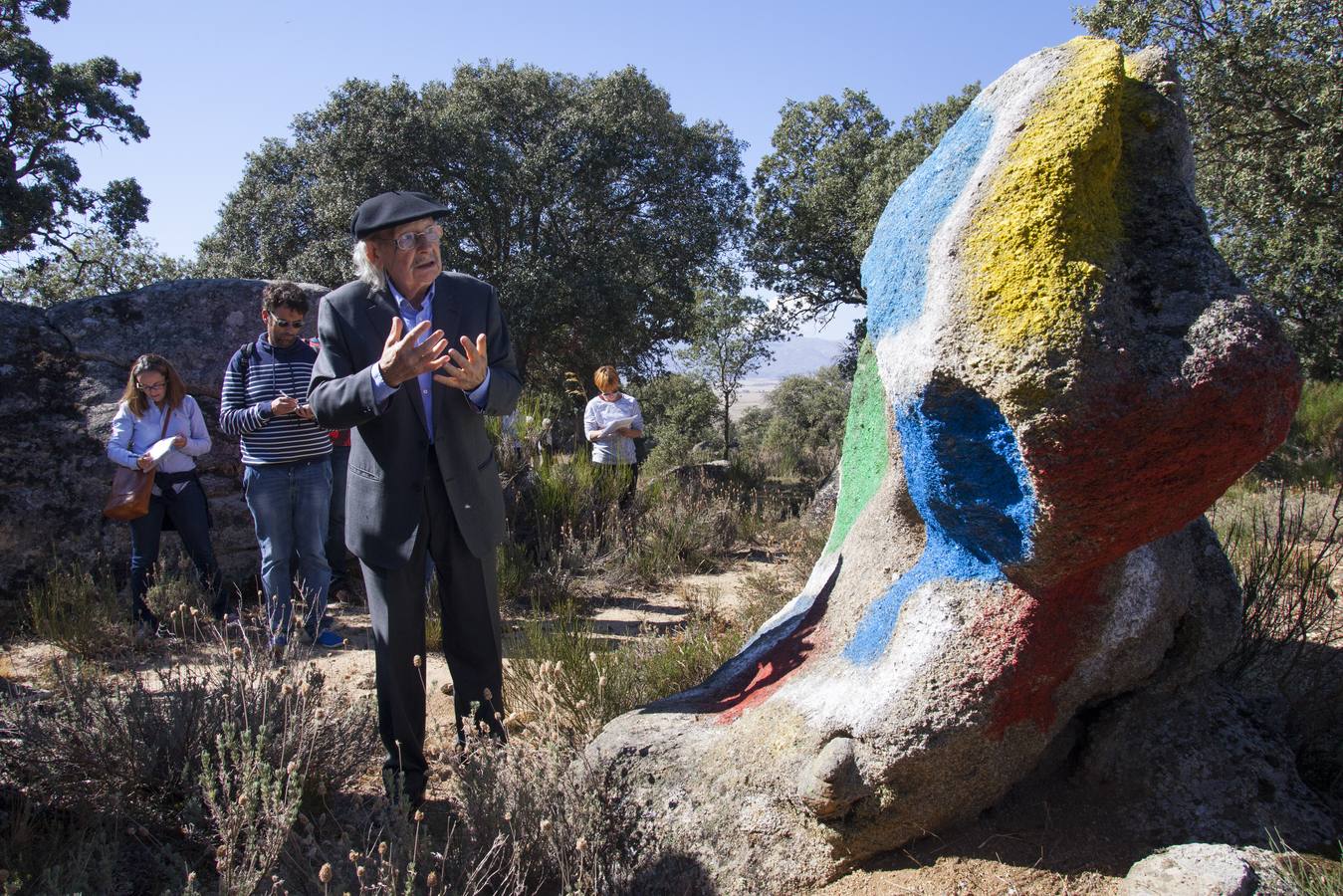 Inauguración de la piedras pintadas de Agustín Ibarrola en Muñogalindo (Ávila)