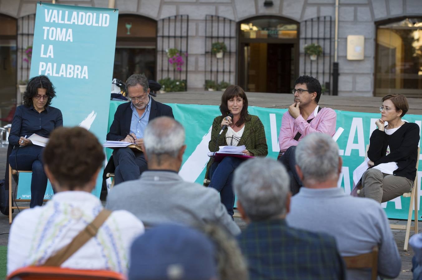 Asamblea ciudadana de Valladolid Toma la Palabra en la plaza de la Universidad