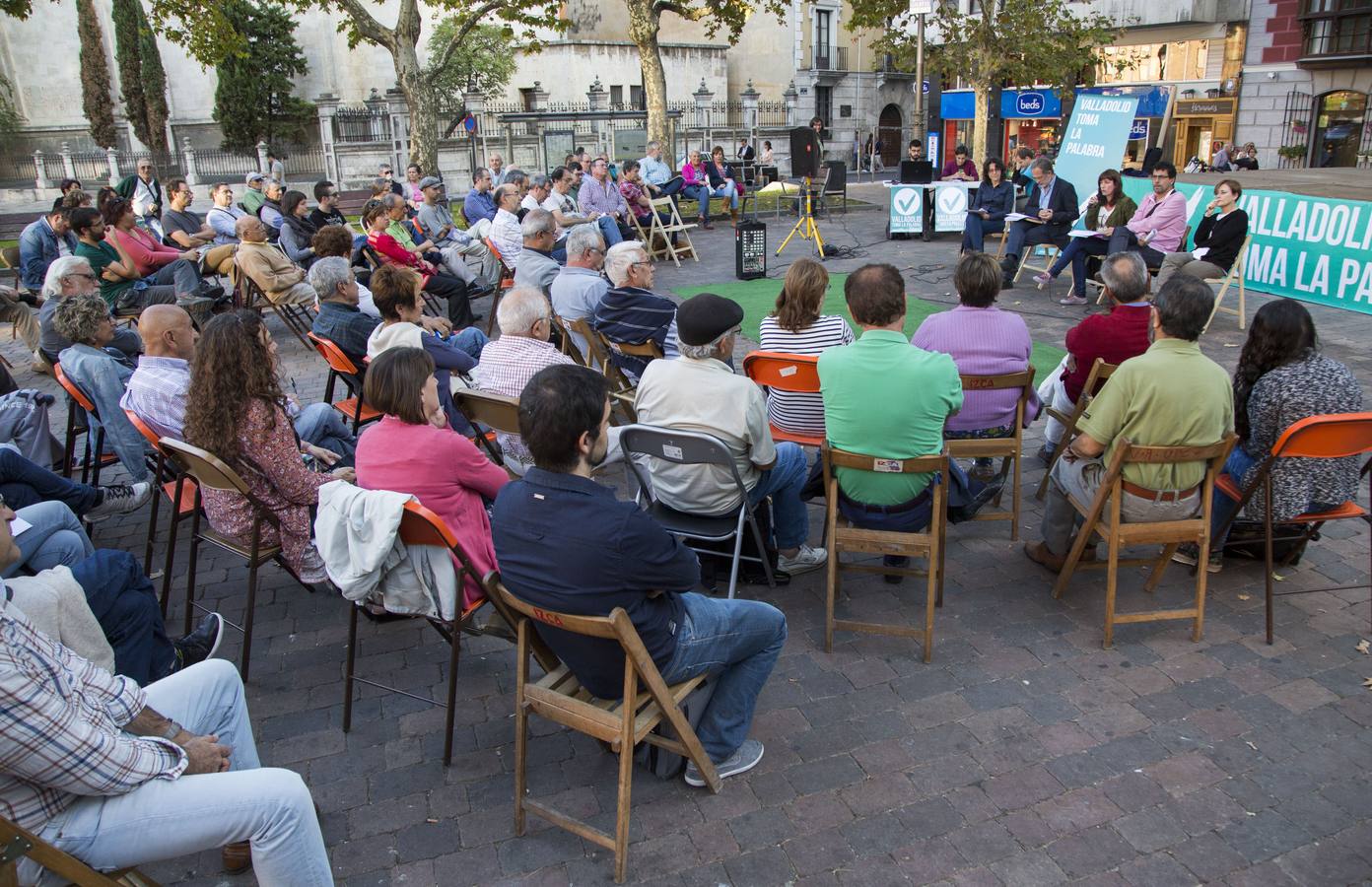 Asamblea ciudadana de Valladolid Toma la Palabra en la plaza de la Universidad