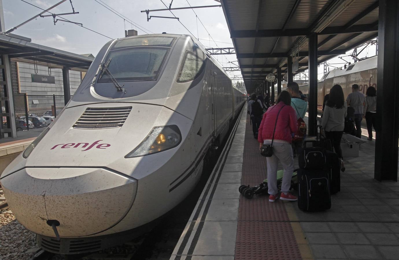 Primer viaje comercial del Ave León-Madrid