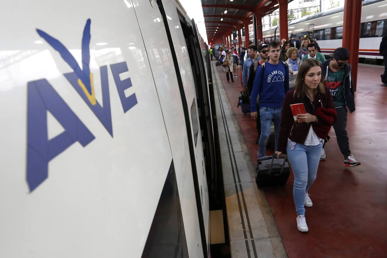 Primer viaje comercial del Ave León-Madrid