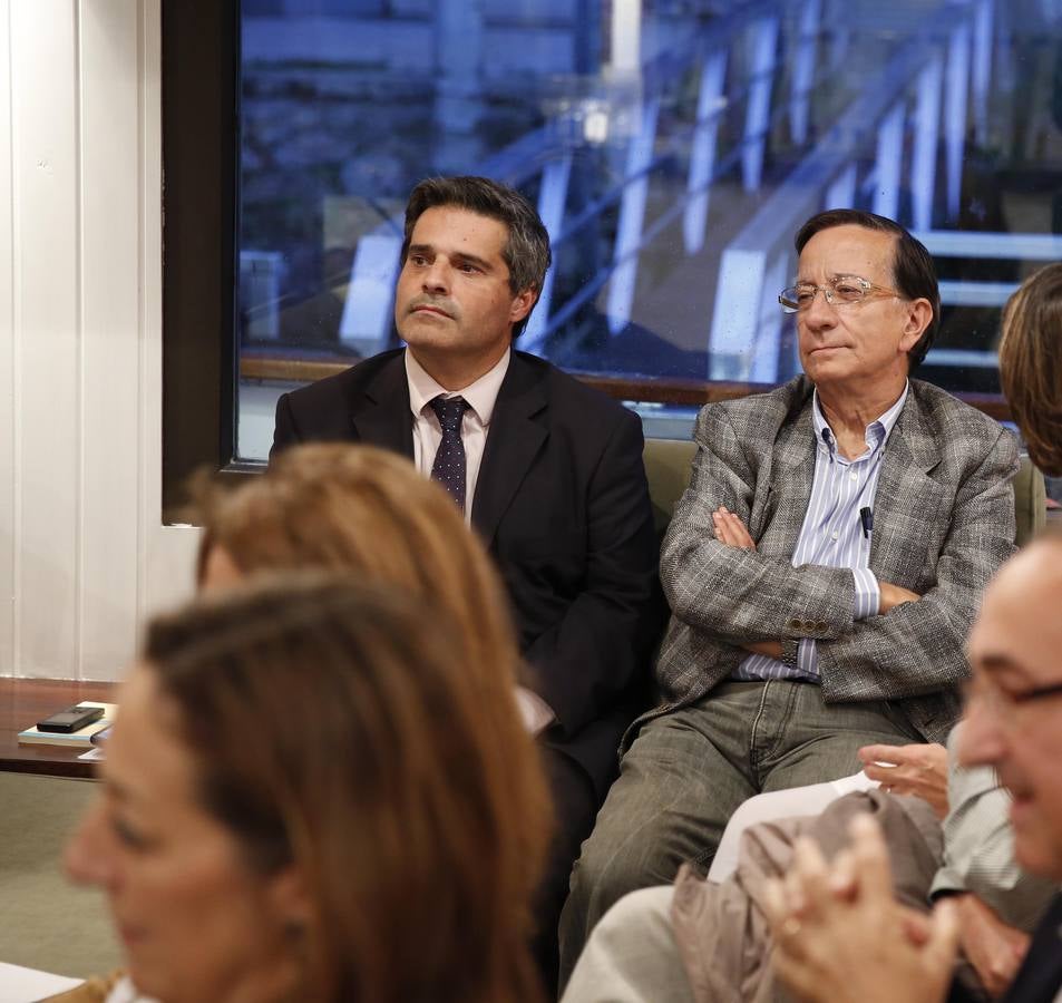 José María Muñoz Quirós ofrece un recital en el Aula de Cultura a bordo del barco &#039;La Leyenda del Pisuerga&#039;