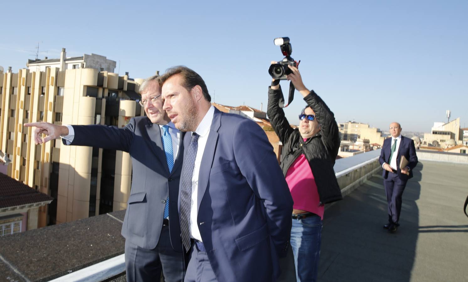 El alcalde de Valladolid, Óscar Puente, visita León (1/2)