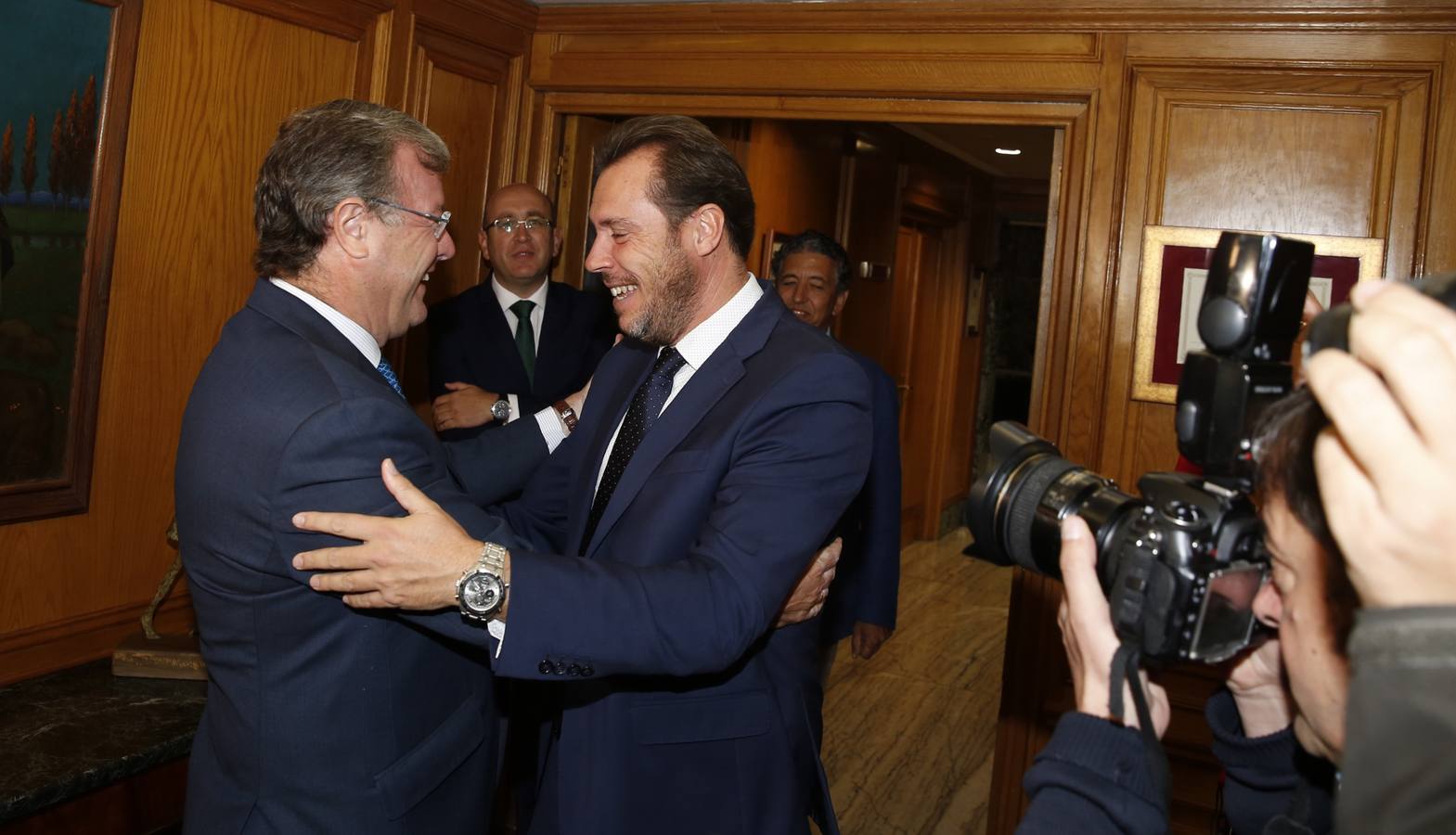 El alcalde de Valladolid, Óscar Puente, visita León (1/2)