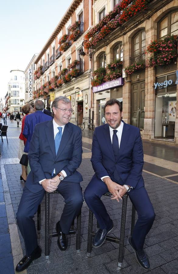 El alcalde de Valladolid, Óscar Puente, visita León (1/2)
