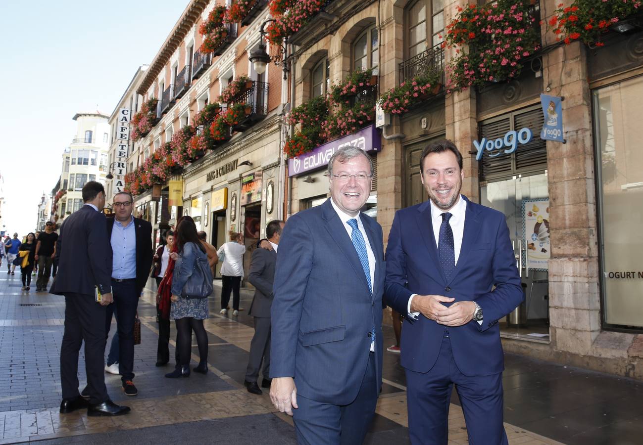 El alcalde de Valladolid, Óscar Puente, visita León (1/2)