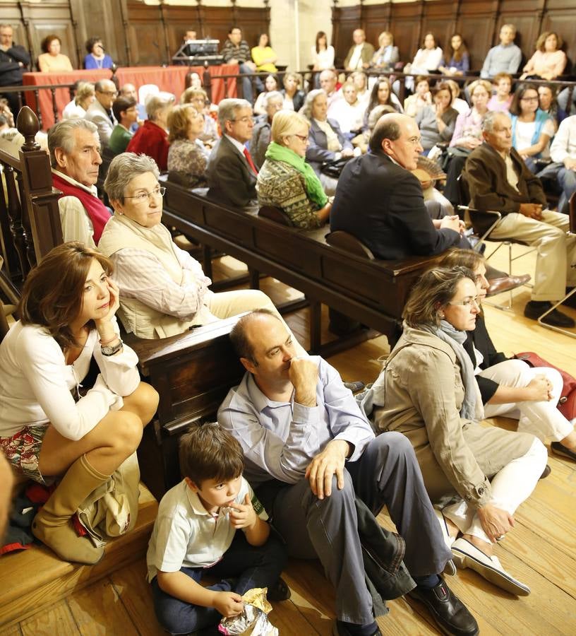 Recital poético de Carlos Aganzo en el Aula Triste del Palacio Santa Cruz de Valladolid