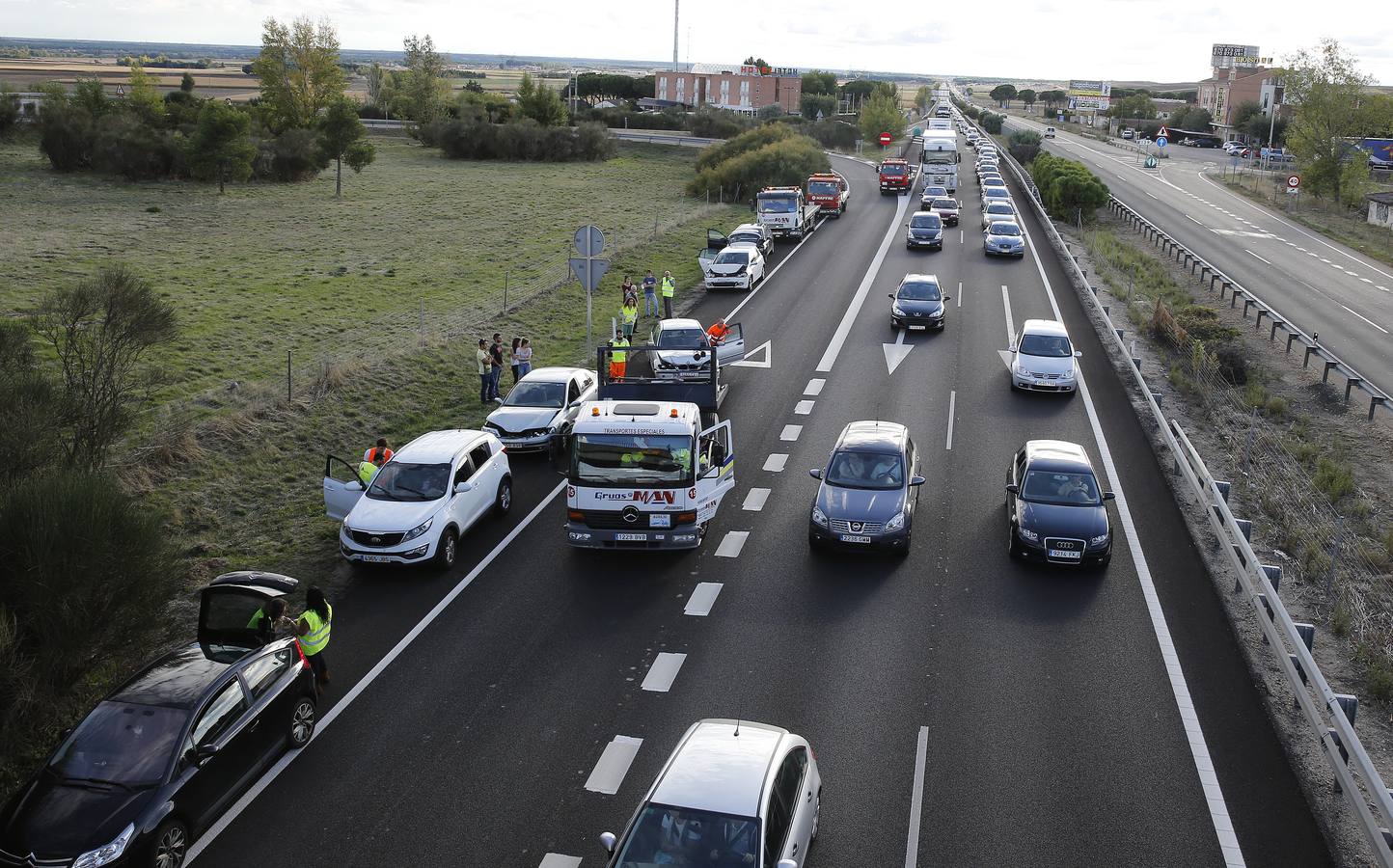 Un accidente provoca retenciones de tráfico en la A-62 en el retorno del puente del Pilar