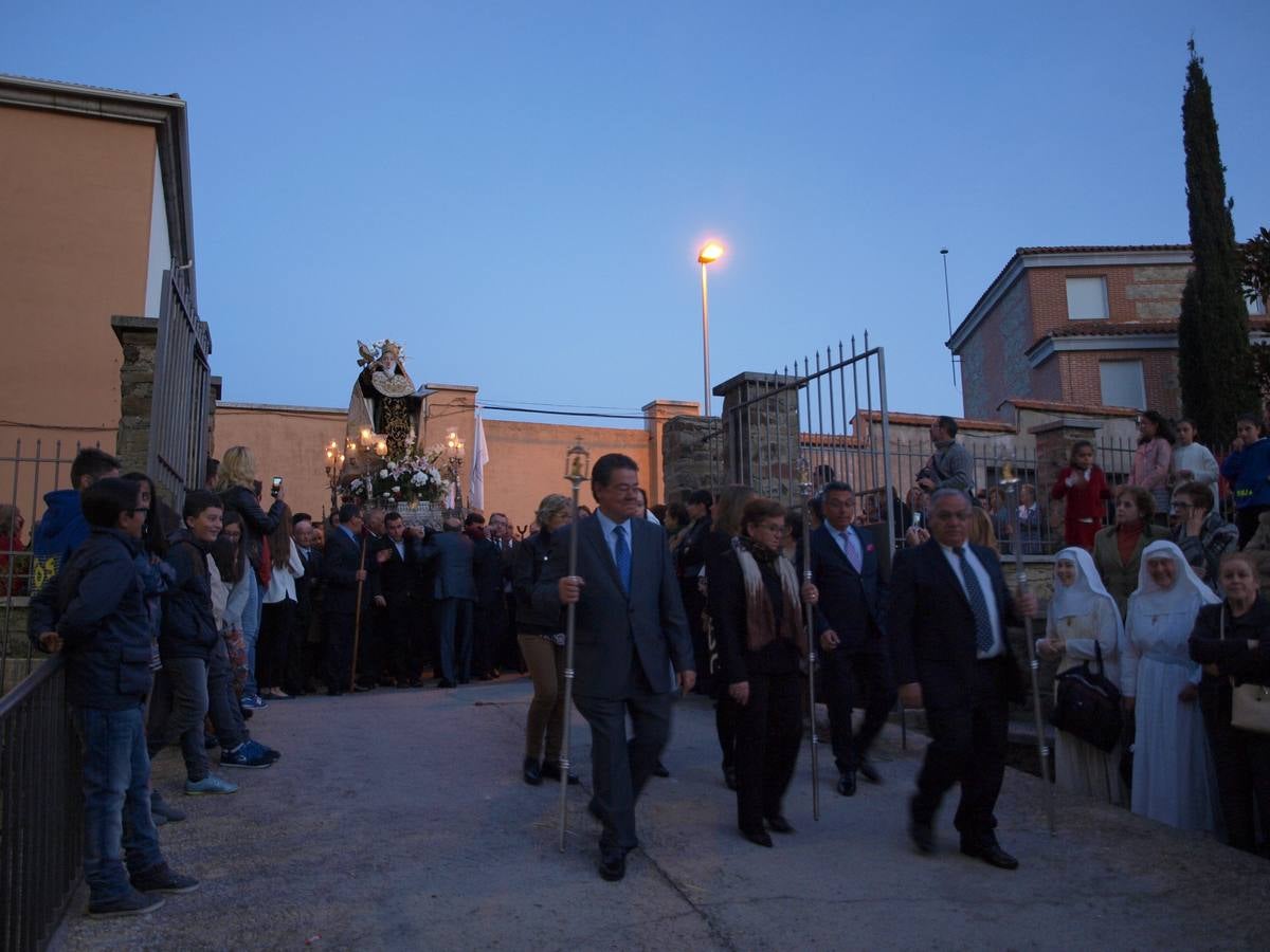 Una procesión pone punto y final a los actos del V Centenario en Alba de Tormes (1/2)