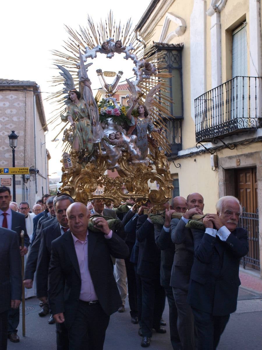 Una procesión pone punto y final a los actos del V Centenario en Alba de Tormes (1/2)