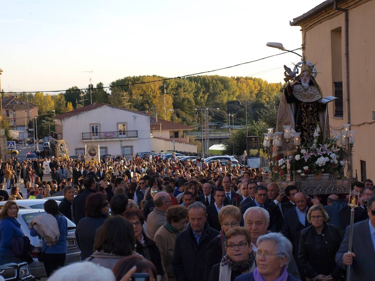 Una procesión pone punto y final a los actos del V Centenario en Alba de Tormes (1/2)