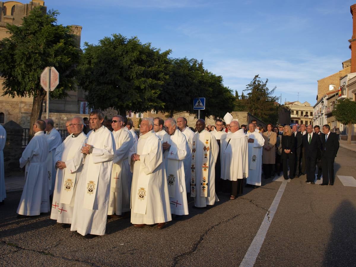 Una procesión pone punto y final a los actos del V Centenario en Alba de Tormes (1/2)