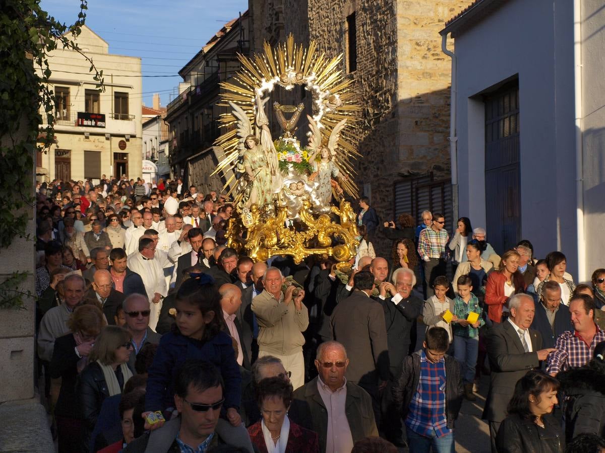 Una procesión pone punto y final a los actos del V Centenario en Alba de Tormes (1/2)